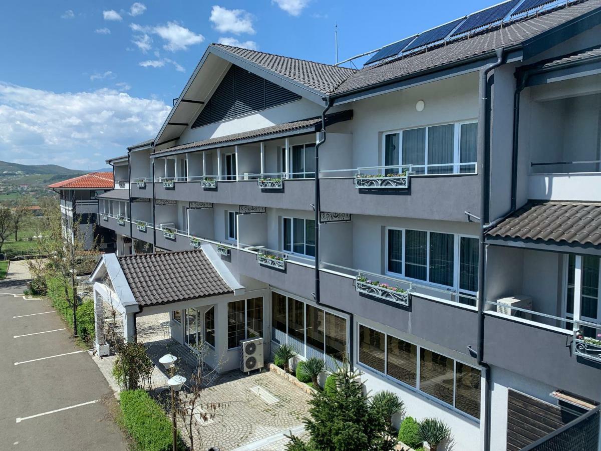Hotel Konak モムチルグラト エクステリア 写真