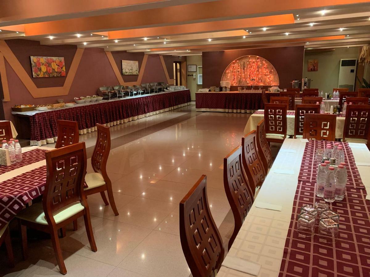 Hotel Konak モムチルグラト エクステリア 写真