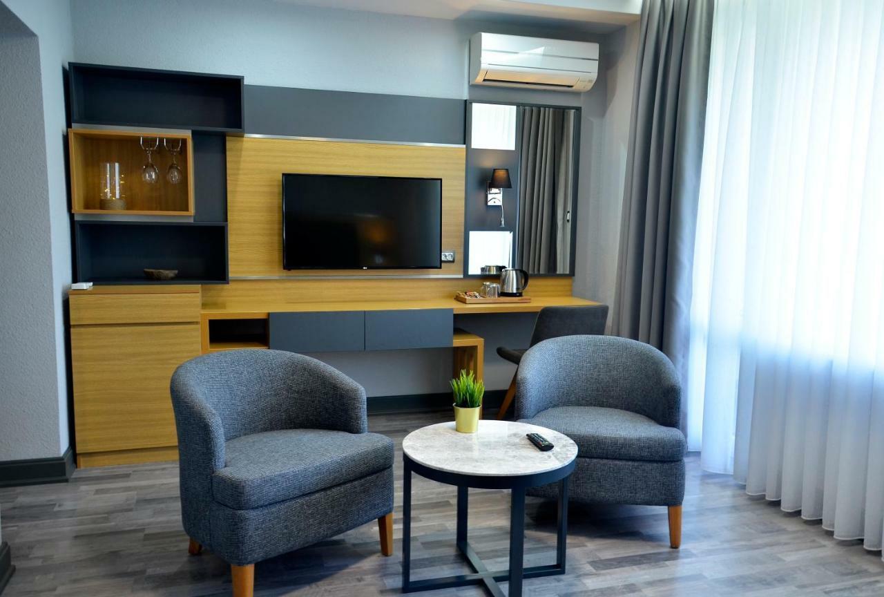Hotel Konak モムチルグラト エクステリア 写真