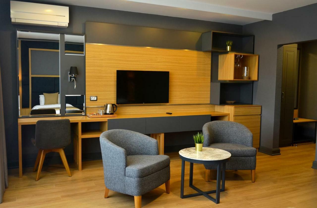 Hotel Konak モムチルグラト エクステリア 写真