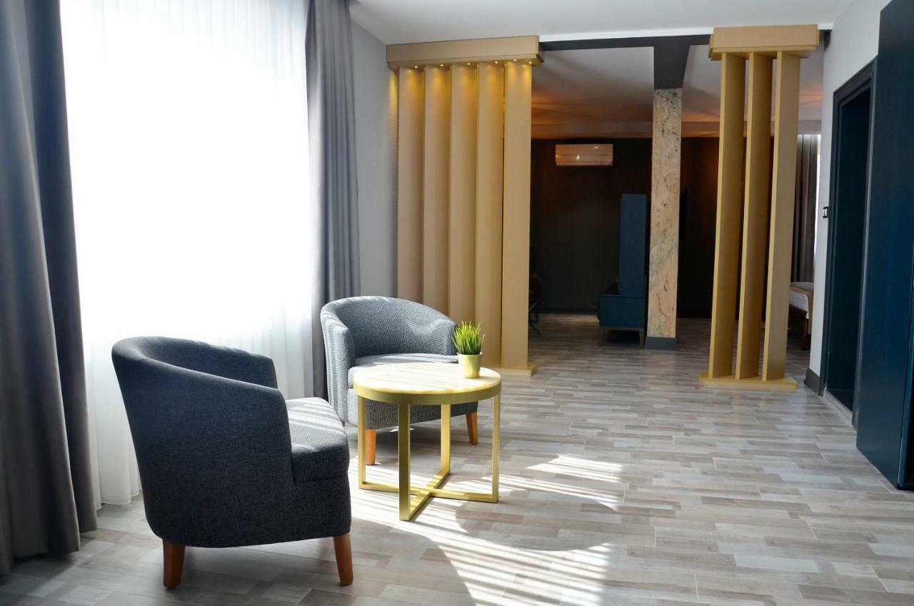 Hotel Konak モムチルグラト エクステリア 写真