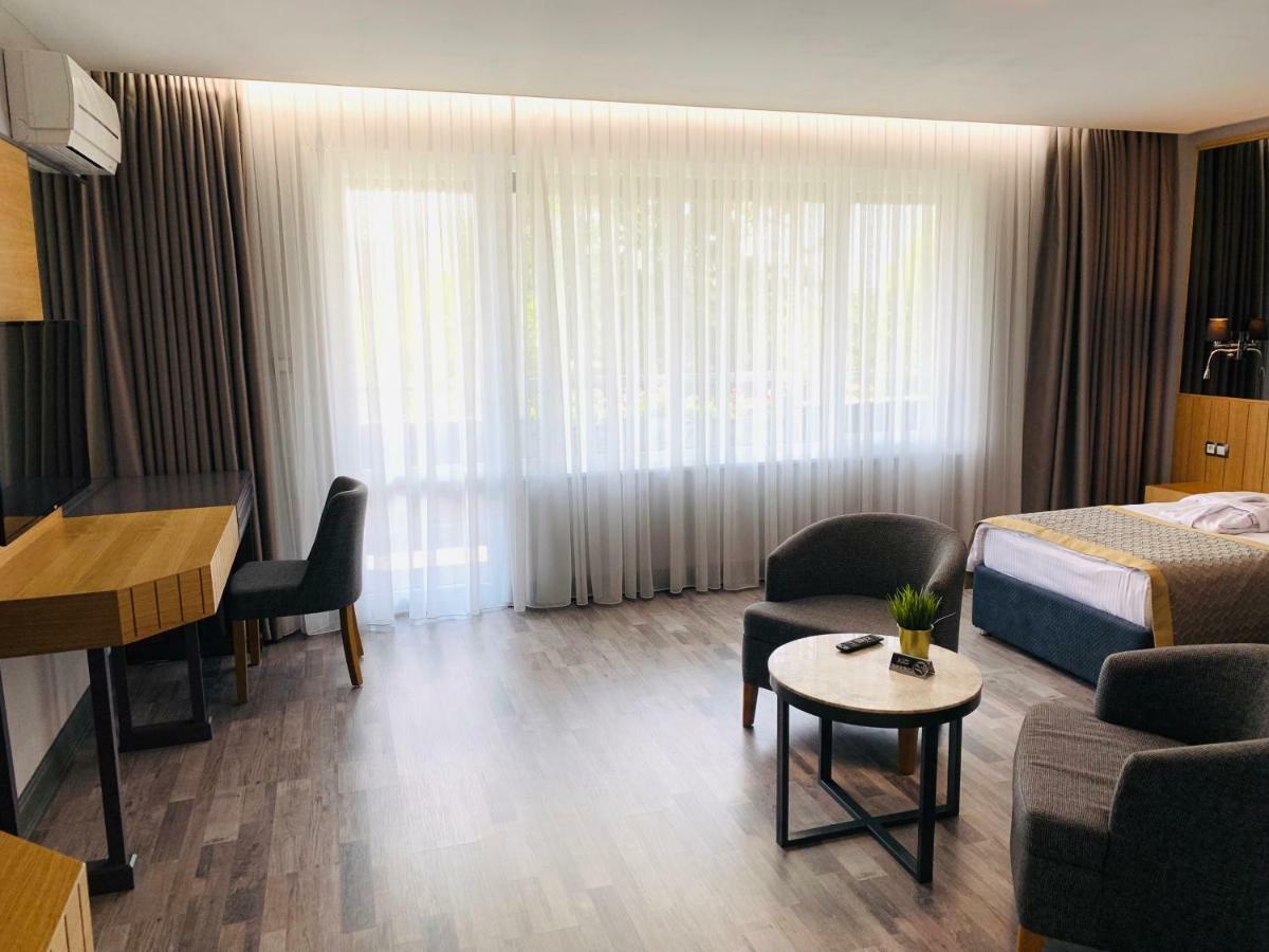 Hotel Konak モムチルグラト エクステリア 写真