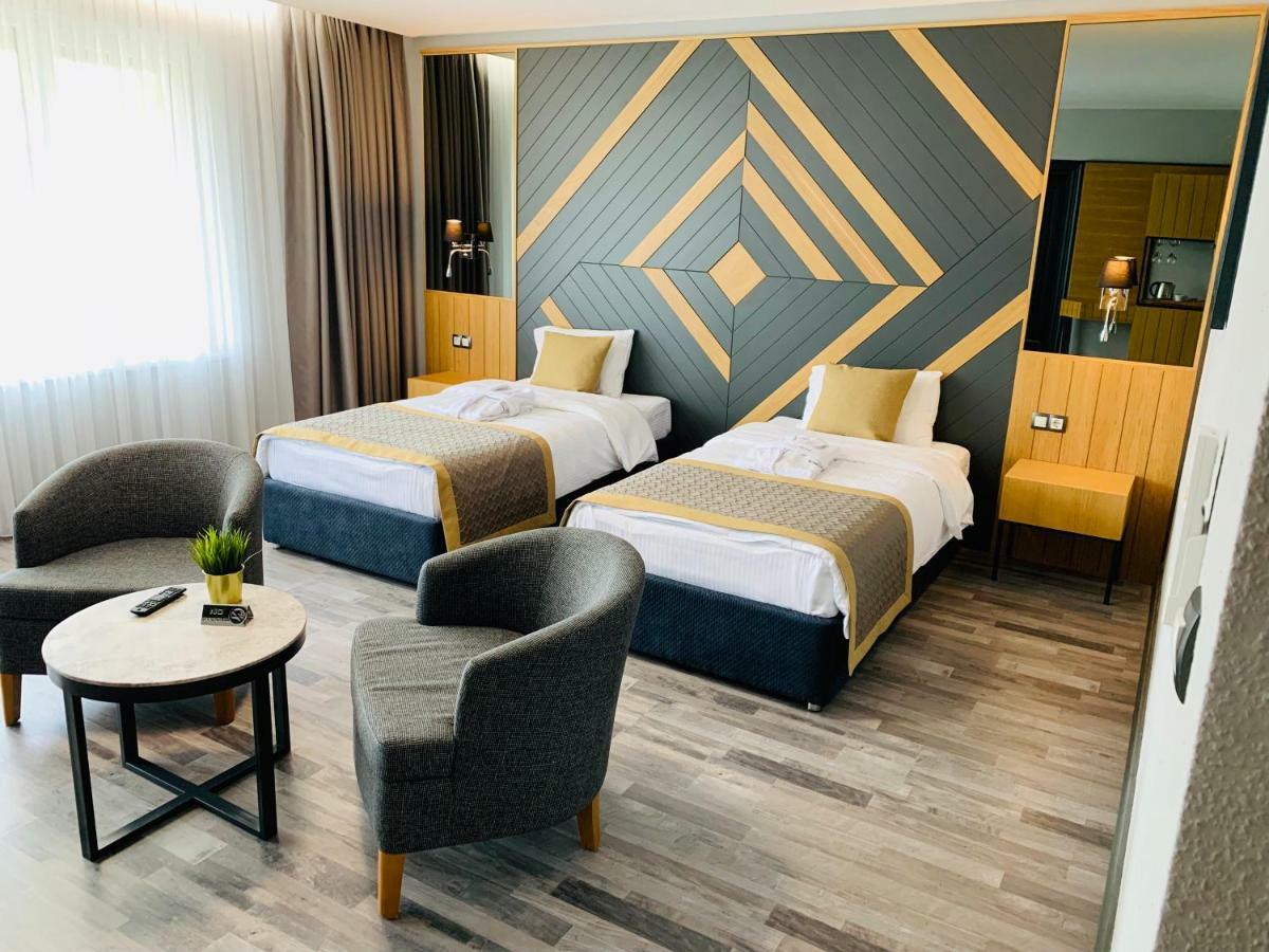 Hotel Konak モムチルグラト エクステリア 写真