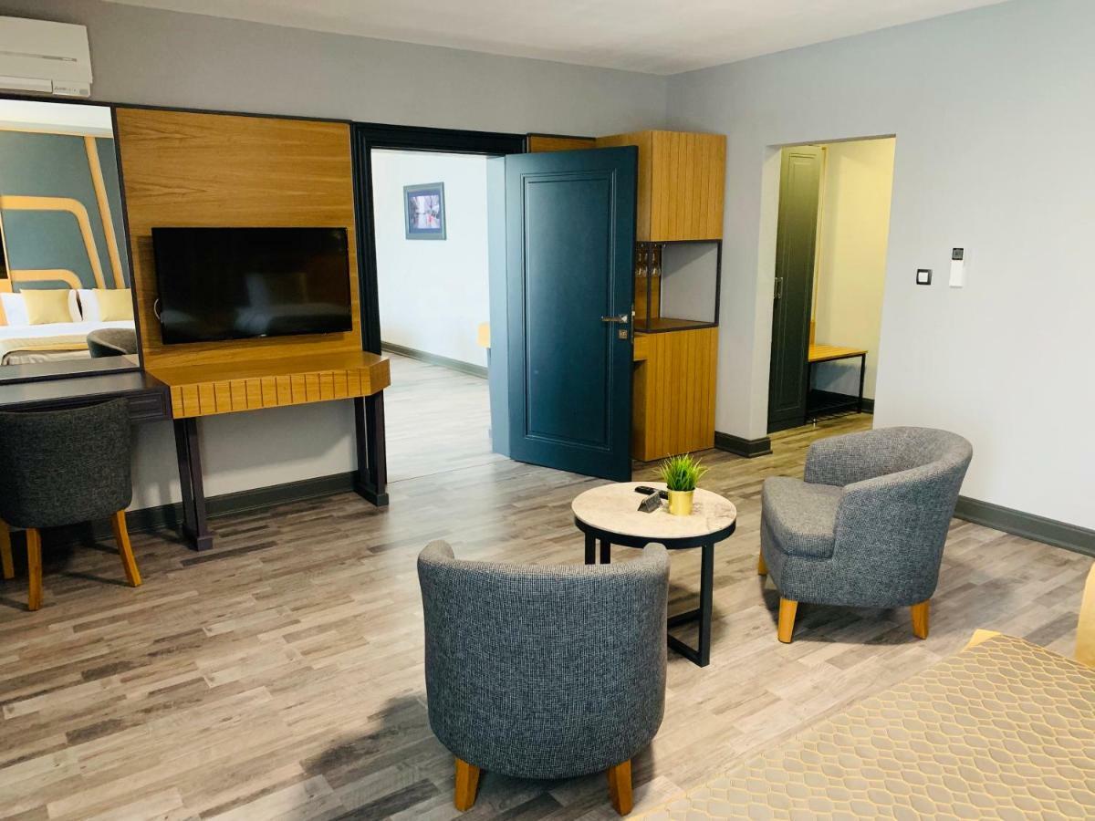 Hotel Konak モムチルグラト エクステリア 写真