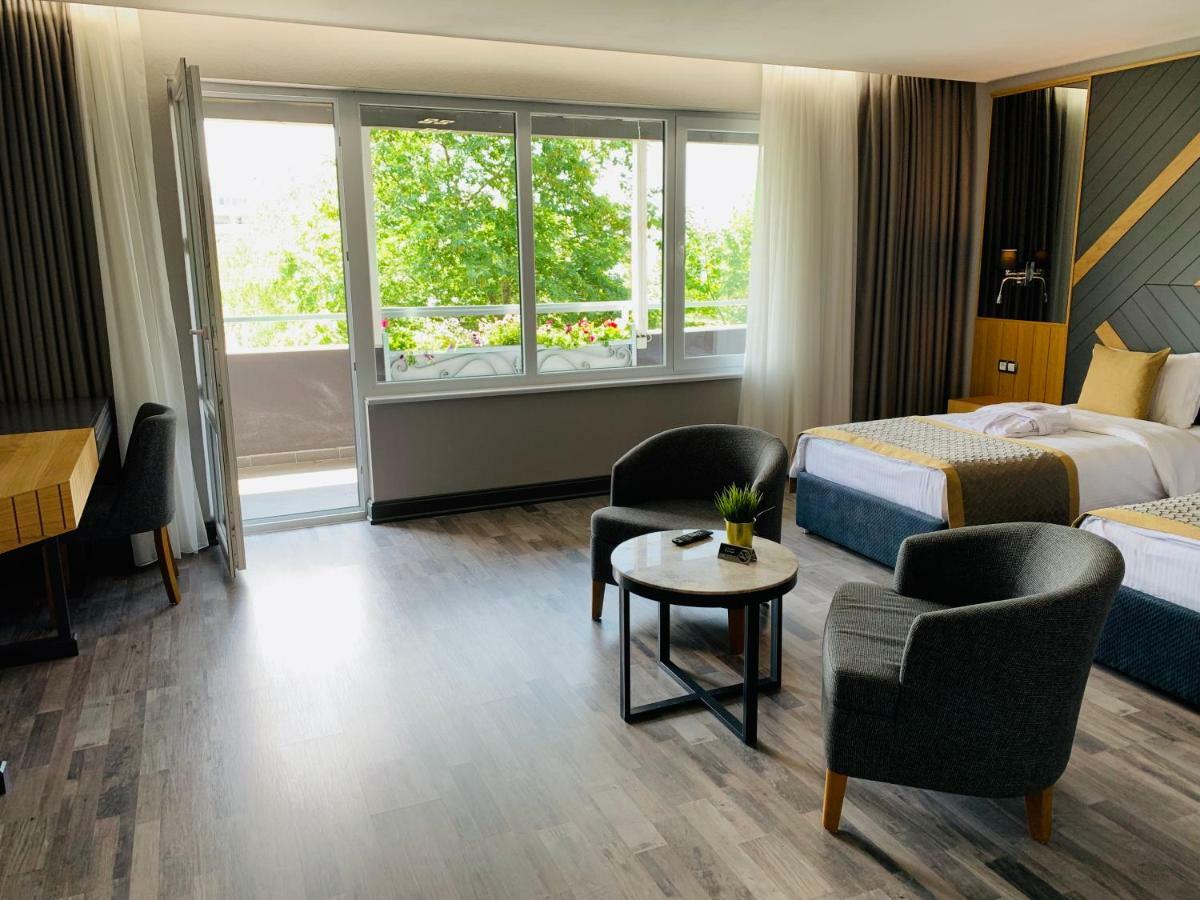 Hotel Konak モムチルグラト エクステリア 写真